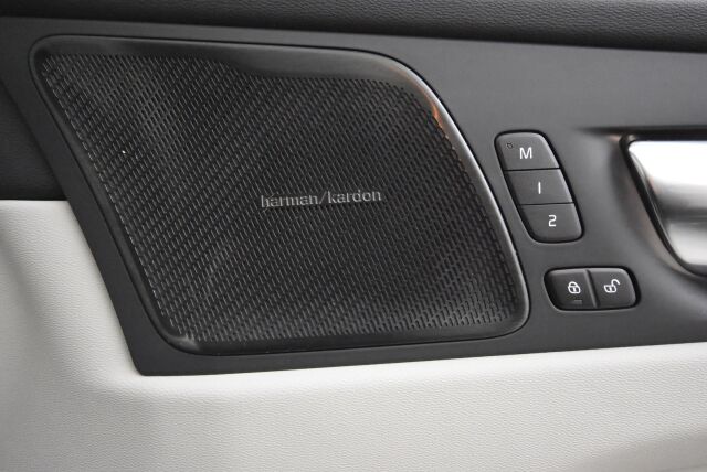 Volvo XC60 2022 T8 AWD Long Range High Performance Plus Bright aut / Panoraama / Harman & Kardon / Suomiauto / Ilma-alusta / Vetokoukku