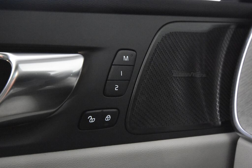 Volvo XC60 2022 T8 AWD Long Range High Performance Plus Bright aut / Panoraama / Harman & Kardon / Suomiauto / Ilma-alusta / Vetokoukku