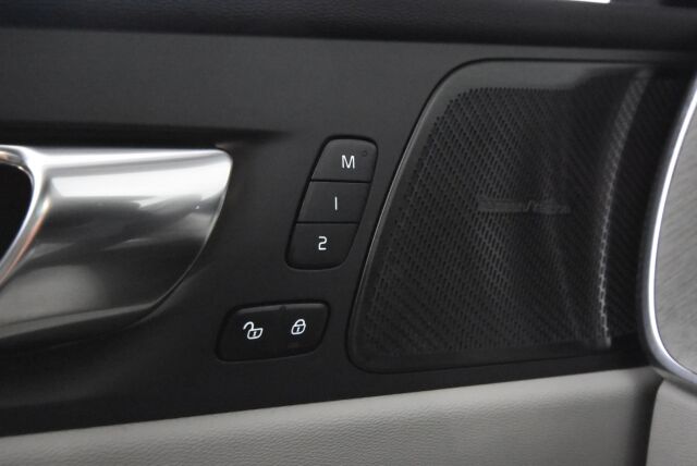 Volvo XC60 2022 T8 AWD Long Range High Performance Plus Bright aut / Panoraama / Harman & Kardon / Suomiauto / Ilma-alusta / Vetokoukku