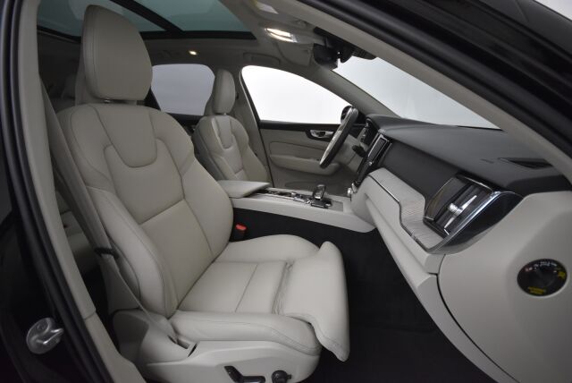 Volvo XC60 2022 T8 AWD Long Range High Performance Plus Bright aut / Panoraama / Harman & Kardon / Suomiauto / Ilma-alusta / Vetokoukku