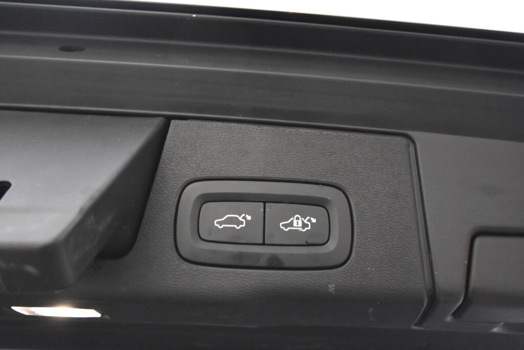 Volvo XC60 2022 T8 AWD Long Range High Performance Plus Bright aut / Panoraama / Harman & Kardon / Suomiauto / Ilma-alusta / Vetokoukku