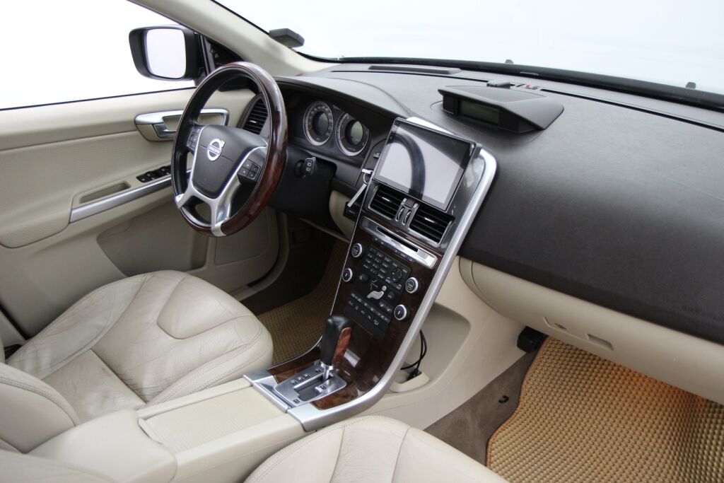 Volvo XC60 2009 D5 AWD Summum Business aut / Jakohihna juuri tehty! / ACC / BLIS / Kamera / Muistinahat / Vetokoukku