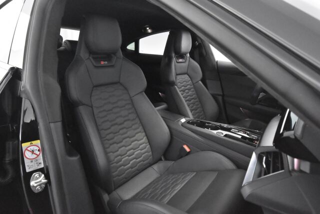 Audi E-TRON GT RS 2021 quattro / ACC / B&O 3D / Hierovat RS penkit / Yönäkö / Matrix Laser / HUD / Nelipyöräohjaus / Ilmastoidut etuistuimet