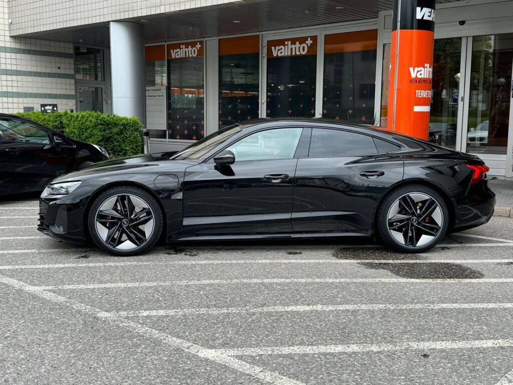 Audi E-TRON GT RS 2021 quattro / ACC / B&O 3D / Hierovat RS penkit / Yönäkö / Matrix Laser / HUD / Nelipyöräohjaus / Ilmastoidut etuistuimet