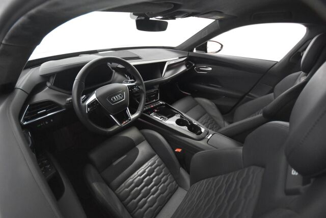 Audi E-TRON GT RS 2021 quattro / ACC / B&O 3D / Hierovat RS penkit / Yönäkö / Matrix Laser / HUD / Nelipyöräohjaus / Ilmastoidut etuistuimet