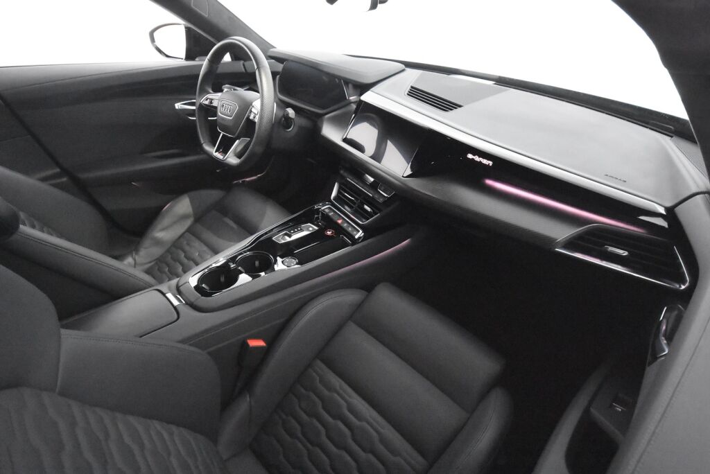 Audi E-TRON GT RS 2021 quattro / ACC / B&O 3D / Hierovat RS penkit / Yönäkö / Matrix Laser / HUD / Nelipyöräohjaus / Ilmastoidut etuistuimet