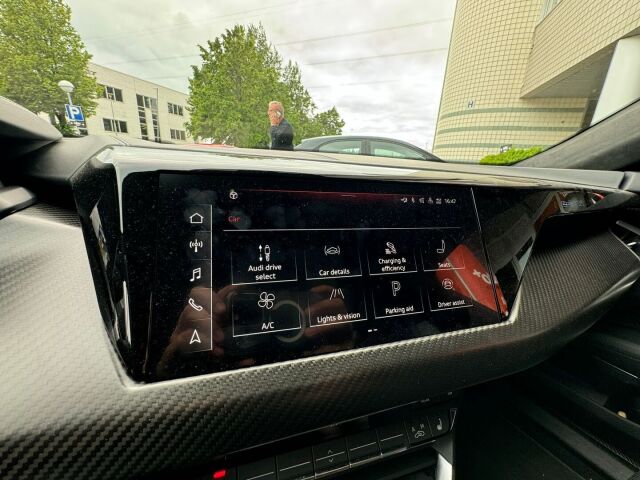 Audi E-TRON GT RS 2021 quattro / ACC / B&O 3D / Hierovat RS penkit / Yönäkö / Matrix Laser / HUD / Nelipyöräohjaus / Ilmastoidut etuistuimet