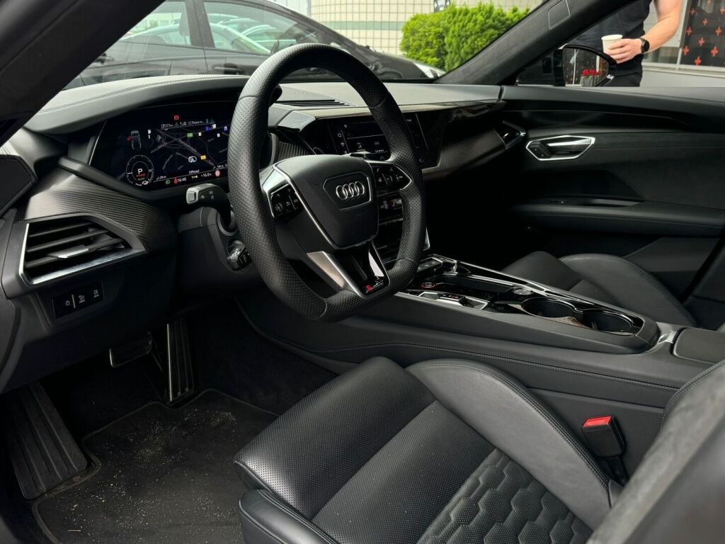 Audi E-TRON GT RS 2021 quattro / ACC / B&O 3D / Hierovat RS penkit / Yönäkö / Matrix Laser / HUD / Nelipyöräohjaus / Ilmastoidut etuistuimet
