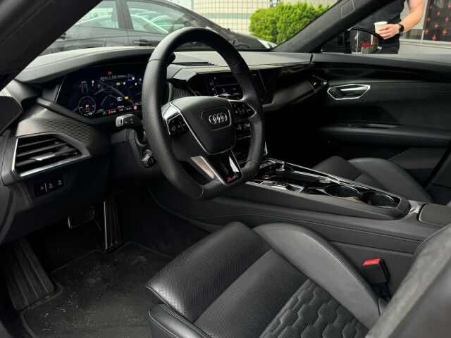 Audi E-TRON GT RS 2021 quattro / ACC / B&O 3D / Hierovat RS penkit / Yönäkö / Matrix Laser / HUD / Nelipyöräohjaus / Ilmastoidut etuistuimet