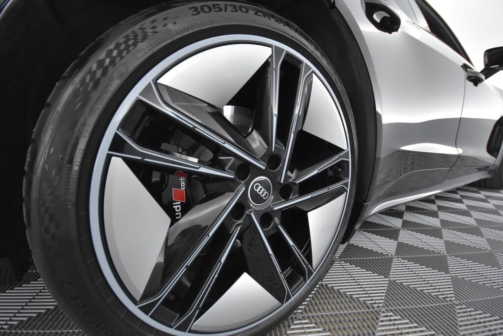 Audi E-TRON GT RS 2021 quattro / ACC / B&O 3D / Hierovat RS penkit / Yönäkö / Matrix Laser / HUD / Nelipyöräohjaus / Ilmastoidut etuistuimet