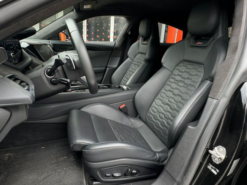 Audi E-TRON GT RS 2021 quattro / ACC / B&O 3D / Hierovat RS penkit / Yönäkö / Matrix Laser / HUD / Nelipyöräohjaus / Ilmastoidut etuistuimet