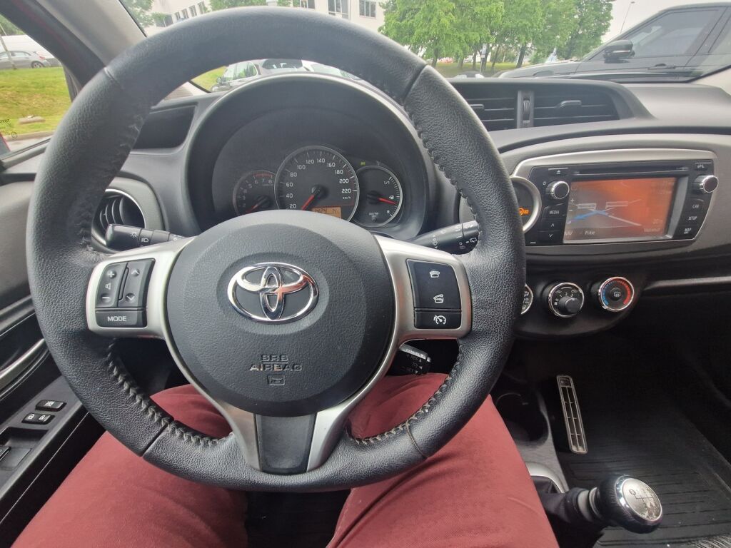 Toyota Yaris 2014 1,33 Dual VVT-i Active 5ov / Moottorinlämmitin / Vakionopeudensäädin / Navigointi / Peruutuskamera