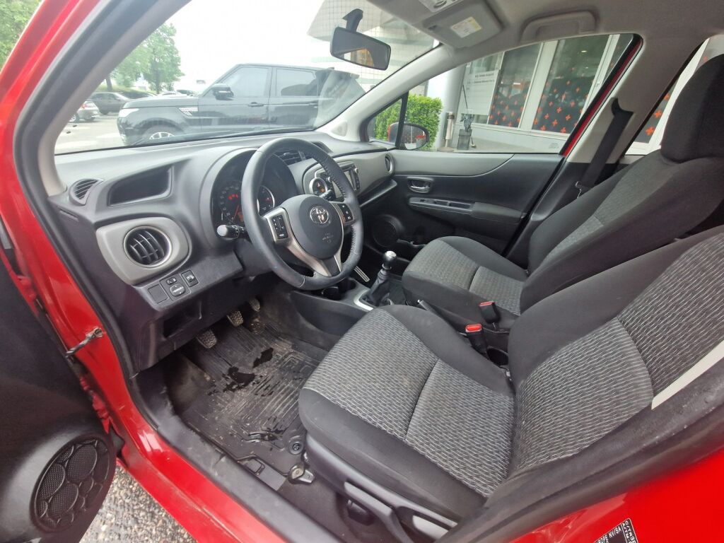 Toyota Yaris 2014 1,33 Dual VVT-i Active 5ov / Moottorinlämmitin / Vakionopeudensäädin / Navigointi / Peruutuskamera