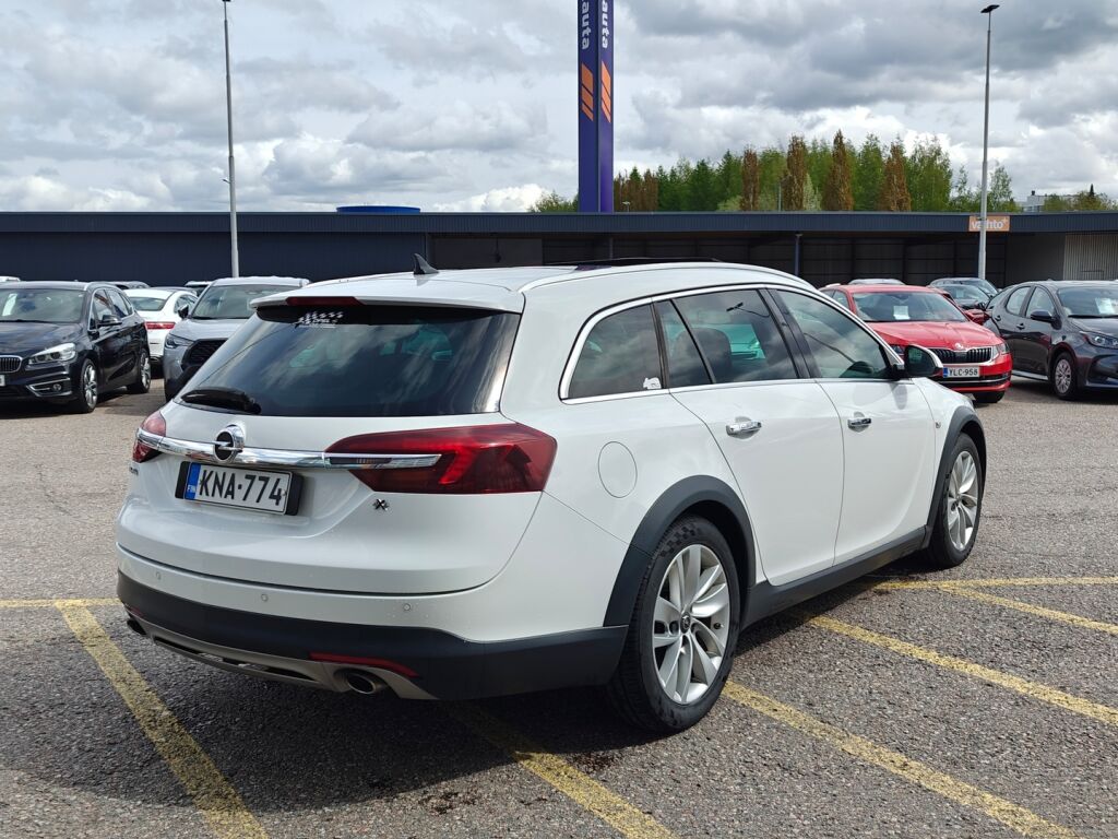 Opel Insignia 2014 Country Tourer 2,0 CDTI BiTurbo 4x4 143kW AT6 / Suomiauto / Webasto / Panorama / Koukku / Keyless Go / Navi / Lämpöratti