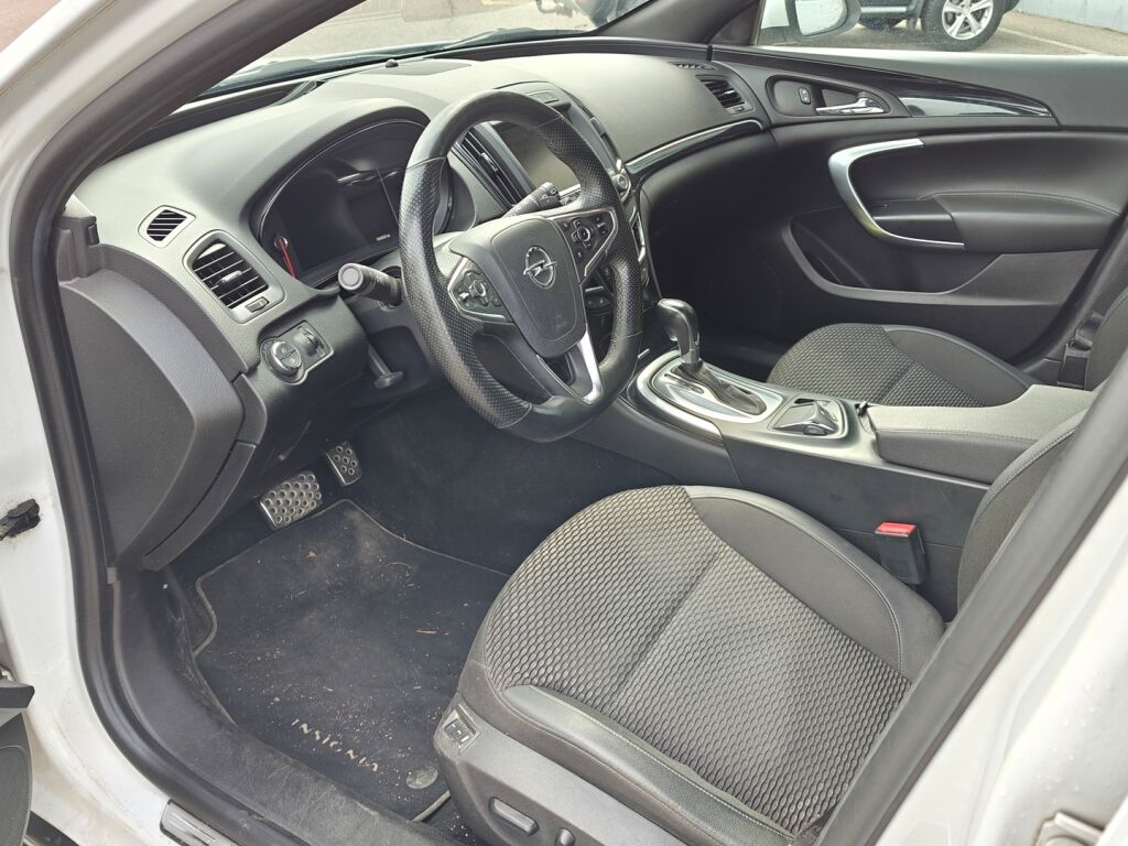 Opel Insignia 2014 Country Tourer 2,0 CDTI BiTurbo 4x4 143kW AT6 / Suomiauto / Webasto / Panorama / Koukku / Keyless Go / Navi / Lämpöratti