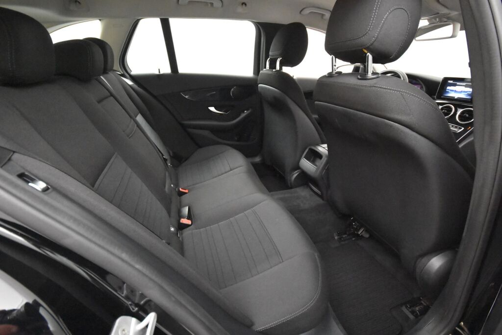 Mercedes-Benz C 2016 200 T 4Matic 30 Years Edition / Webasto / Vetokoukku / Led-ajovalot
