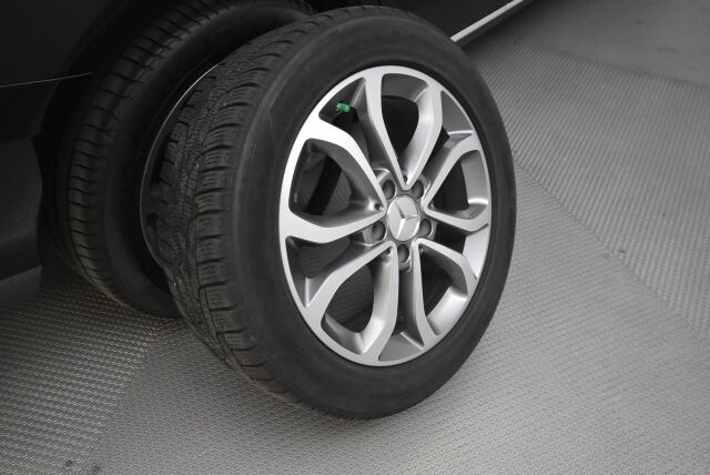 Mercedes-Benz C 2016 200 T 4Matic 30 Years Edition / Webasto / Vetokoukku / Led-ajovalot