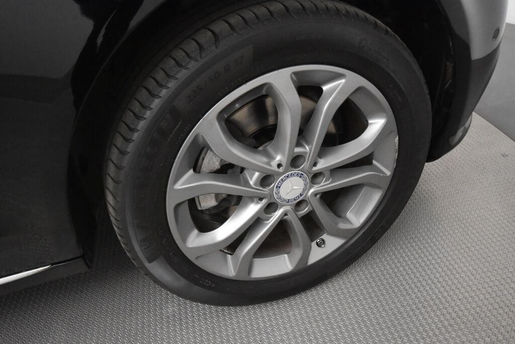 Mercedes-Benz C 2016 200 T 4Matic 30 Years Edition / Webasto / Vetokoukku / Led-ajovalot
