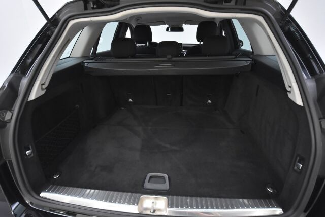 Mercedes-Benz C 2016 200 T 4Matic 30 Years Edition / Webasto / Vetokoukku / Led-ajovalot