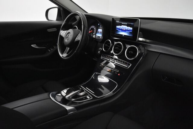 Mercedes-Benz C 2016 200 T 4Matic 30 Years Edition / Webasto / Vetokoukku / Led-ajovalot