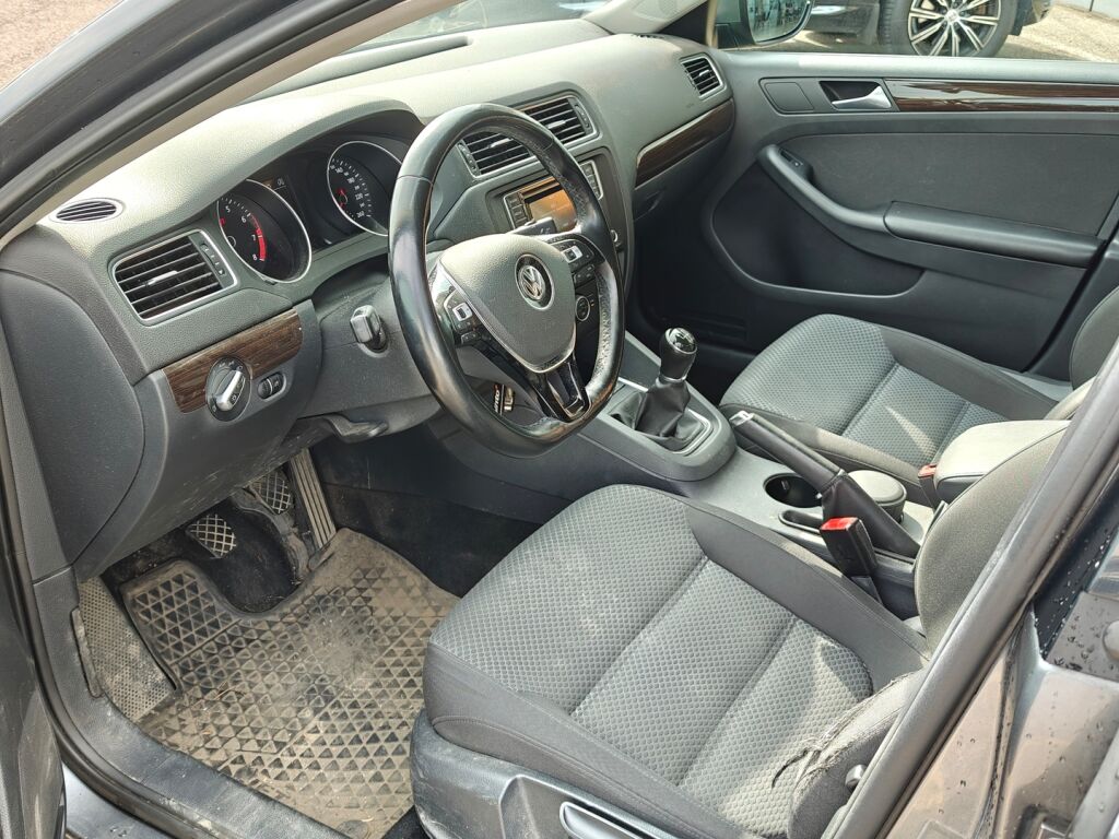 Volkswagen Jetta 2016 Comfort 1,2 TSI 77 kW (105 hv) / Suomiauto / 2 omisteinen / Webasto / Koukku / Bi-xenon / Vakkari / Metalliväri / Tutkat