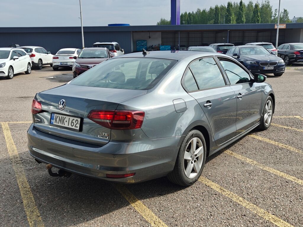 Volkswagen Jetta 2016 Comfort 1,2 TSI 77 kW (105 hv) / Suomiauto / 2 omisteinen / Webasto / Koukku / Bi-xenon / Vakkari / Metalliväri / Tutkat