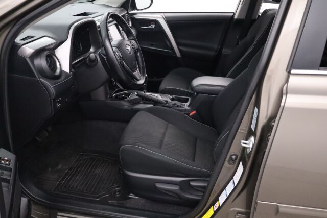 Toyota RAV4 2016 2,0 Valvematic AWD Active Multidrive S / Merkkihuollettu / Adap.vakkari / P.kamera / Koukku / Navi / Lohko /