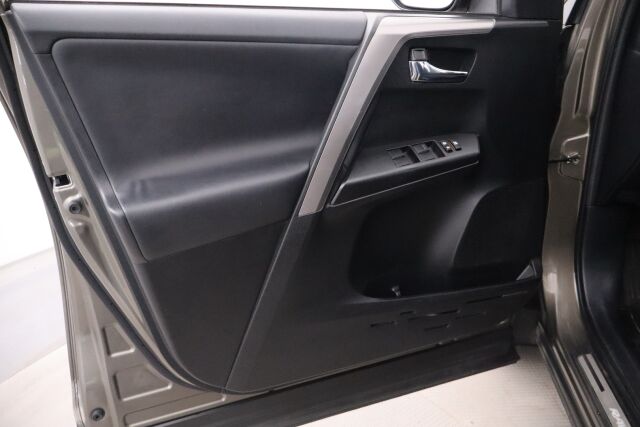 Toyota RAV4 2016 2,0 Valvematic AWD Active Multidrive S / Merkkihuollettu / Adap.vakkari / P.kamera / Koukku / Navi / Lohko /