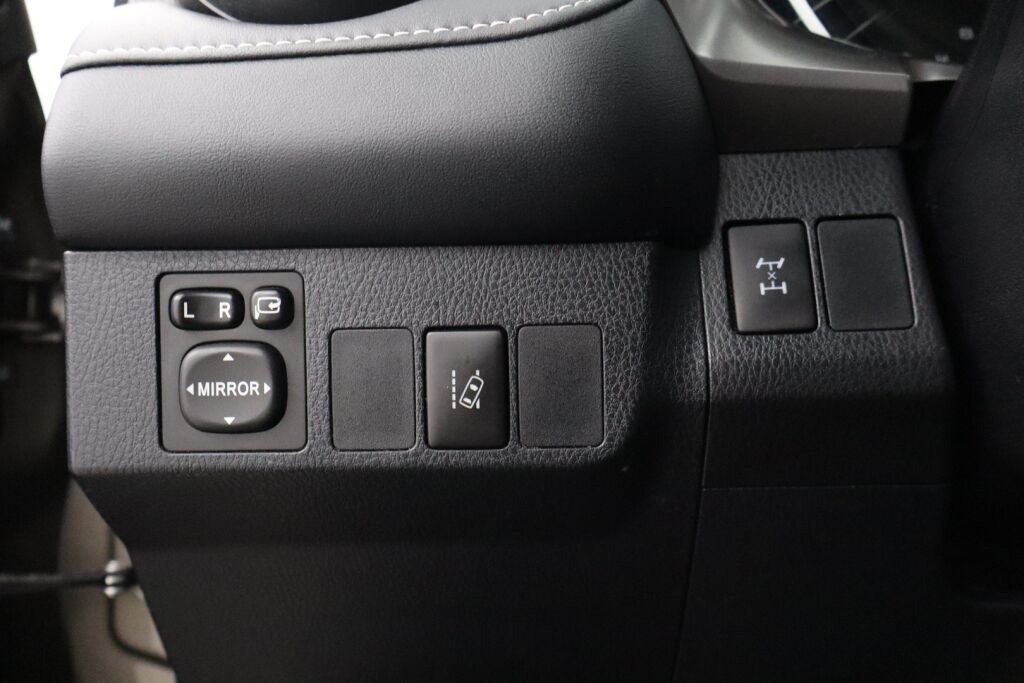 Toyota RAV4 2016 2,0 Valvematic AWD Active Multidrive S / Merkkihuollettu / Adap.vakkari / P.kamera / Koukku / Navi / Lohko /