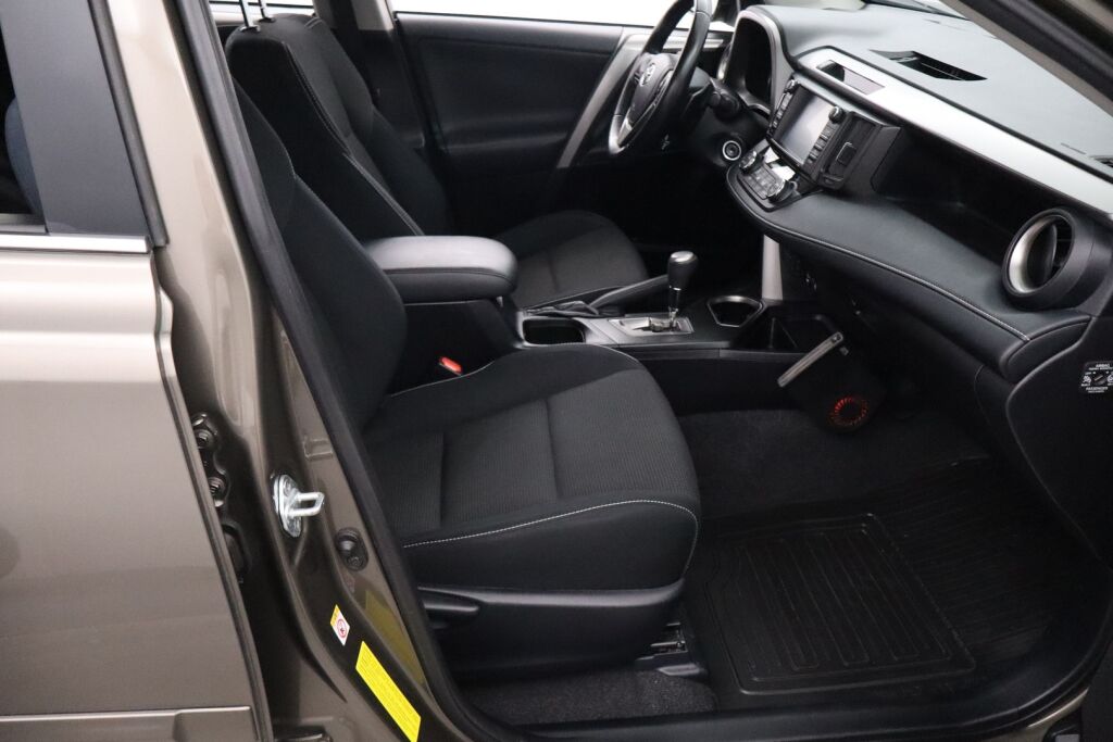 Toyota RAV4 2016 2,0 Valvematic AWD Active Multidrive S / Merkkihuollettu / Adap.vakkari / P.kamera / Koukku / Navi / Lohko /