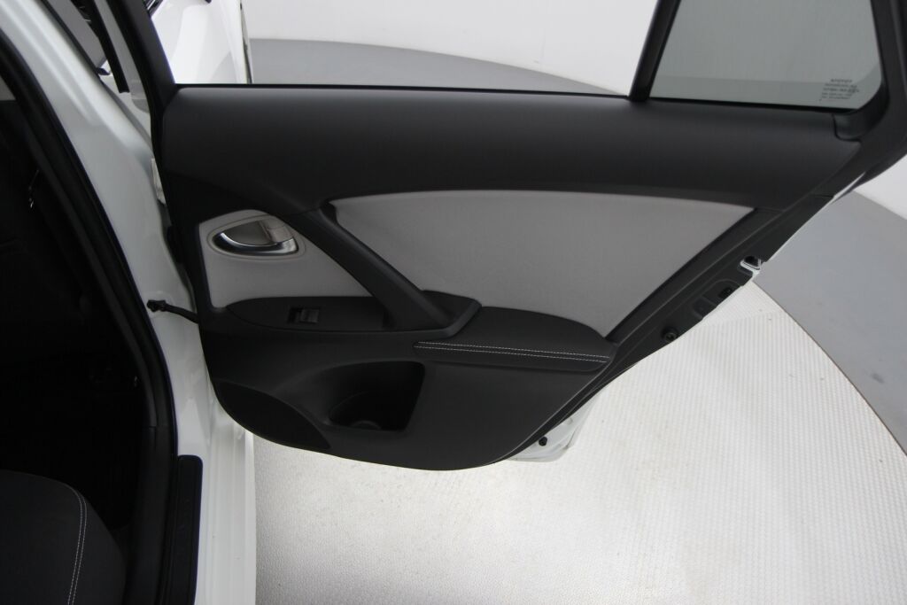 Toyota Avensis 2016 Touring Sports 1,8 Valvematic Business Multidrive S / 2-om. Suomiauto / Navi / Kamera / Vetokoukku