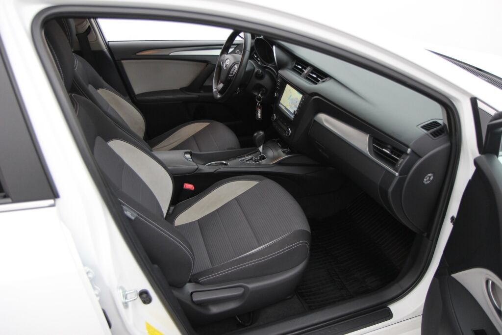 Toyota Avensis 2016 Touring Sports 1,8 Valvematic Business Multidrive S / 2-om. Suomiauto / Navi / Kamera / Vetokoukku