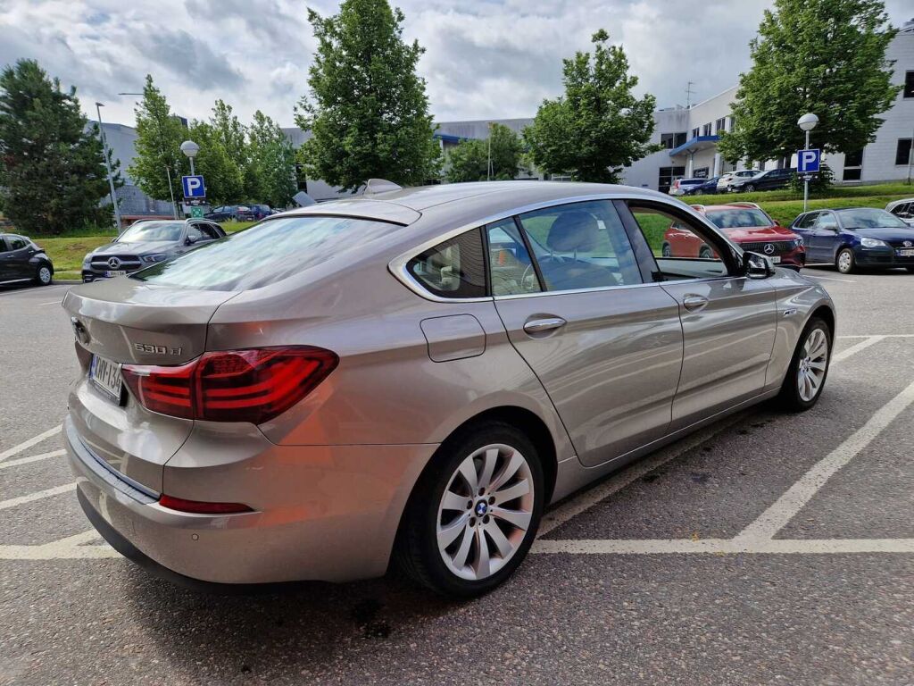 BMW 530 Gran Turismo 2016 F07 Gran Turismo 530d A xDrive / Nahkapenkit / HIFIT / Navi / Webasto