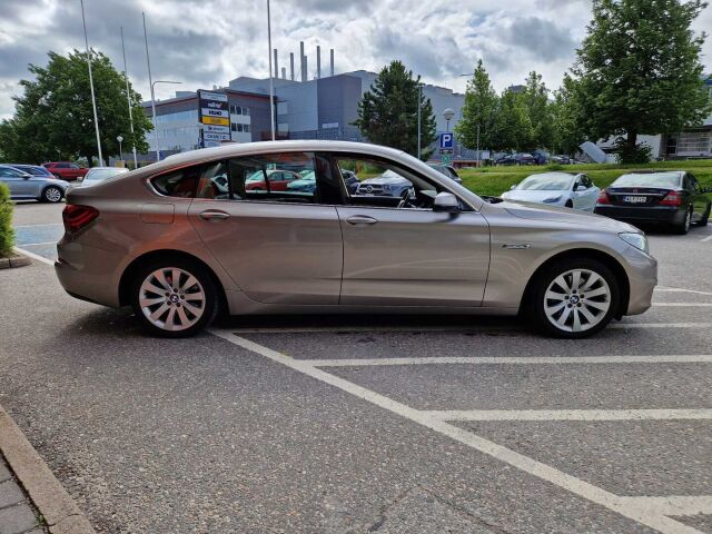 BMW 530 Gran Turismo 2016 F07 Gran Turismo 530d A xDrive / Nahkapenkit / HIFIT / Navi / Webasto