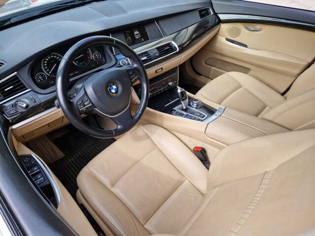 BMW 530 Gran Turismo 2016 F07 Gran Turismo 530d A xDrive / Nahkapenkit / HIFIT / Navi / Webasto