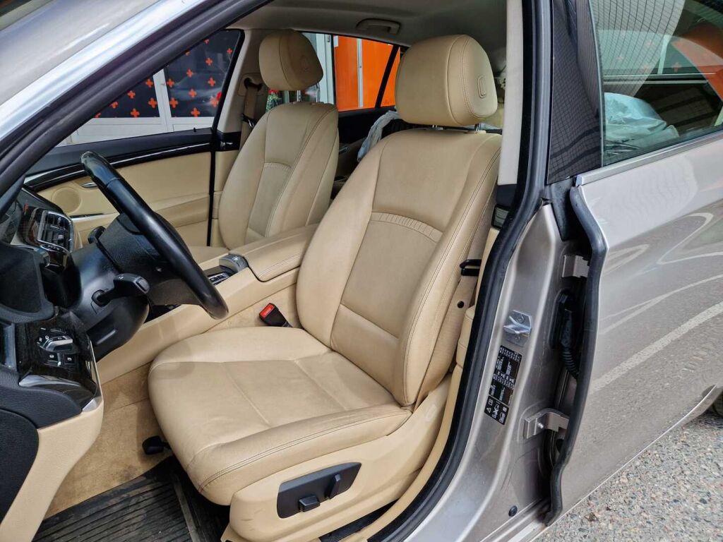 BMW 530 Gran Turismo 2016 F07 Gran Turismo 530d A xDrive / Nahkapenkit / HIFIT / Navi / Webasto