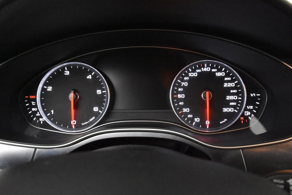 Audi A6 2011 Avant 3,0 V6 TDI 180 kW quattro S-tronic Start-Stop / Vetokoukku / Lohkolämmitin+sisäpistoke / Lisävalot / Uudet kesärenkaat