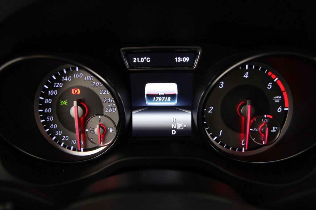 Mercedes-Benz CLA 2016 200 d A Premium Business