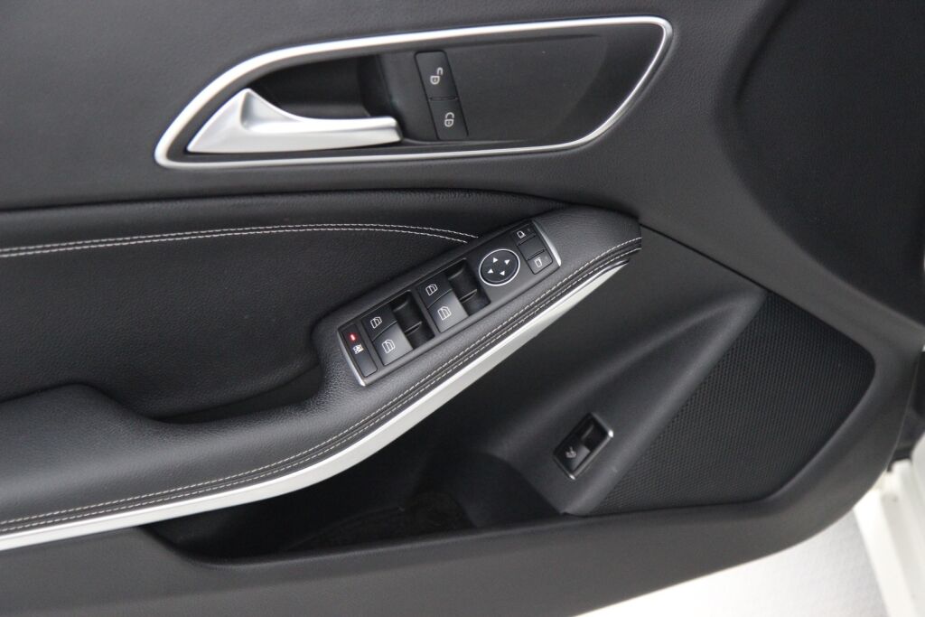 Mercedes-Benz CLA 2016 200 d A Premium Business