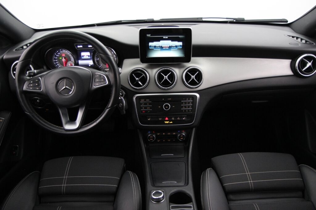 Mercedes-Benz CLA 2016 200 d A Premium Business