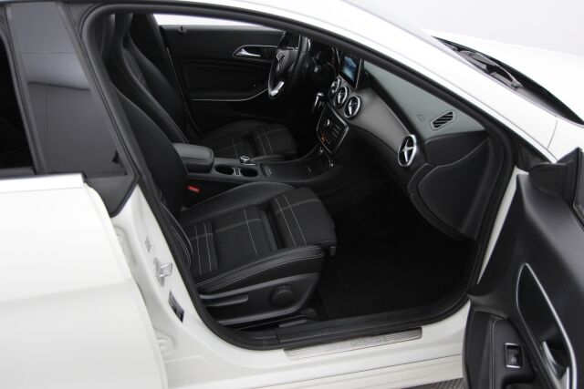Mercedes-Benz CLA 2016 200 d A Premium Business