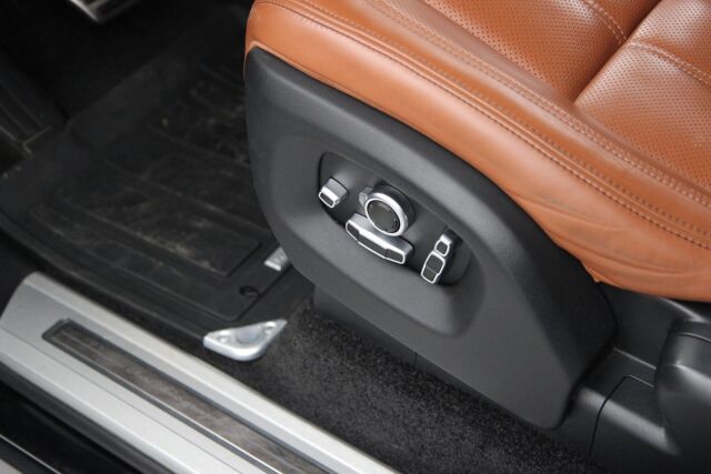 Land Rover Range Rover 2017 SDV8 Autobiography / Panorama / ACC / Istuinviilennys / Meridian® / Nahat / - Tämä ja n.100 muuta ajoneuvoa myynnissä Raisiossa – löydä oma kulkuneuvosi tänään! Ota rohkeasti yhteyttä Vaihtoplus-myyntiin: 010 569 6211!