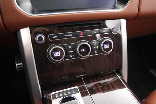 Land Rover Range Rover 2017 SDV8 Autobiography / Panorama / ACC / Istuinviilennys / Meridian® / Nahat / - RAHOITUS TÄHÄN AUTOON VAIN 3.99% - 
