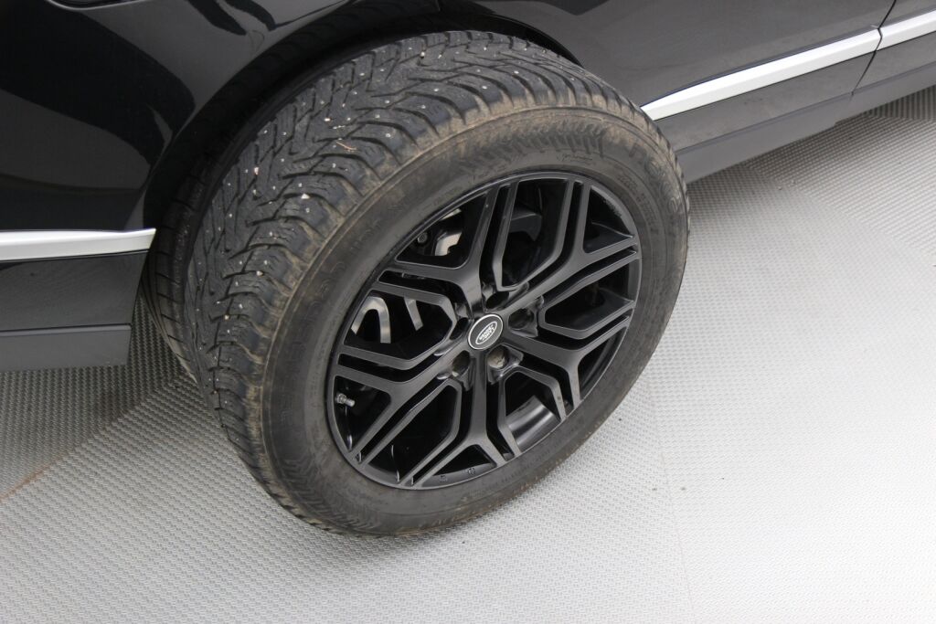 Land Rover Range Rover 2017 SDV8 Autobiography / Panorama / ACC / Istuinviilennys / Meridian® / Nahat / - Tämä ja n.100 muuta ajoneuvoa myynnissä Raisiossa – löydä oma kulkuneuvosi tänään! Ota rohkeasti yhteyttä Vaihtoplus-myyntiin: 010 569 6211!