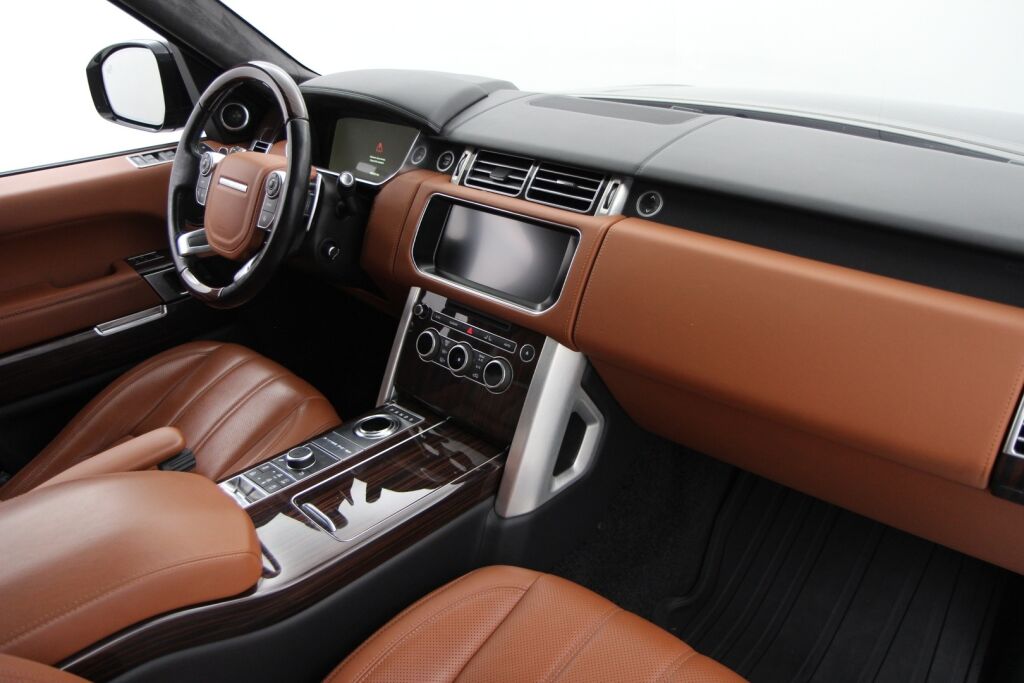 Land Rover Range Rover 2017 SDV8 Autobiography / Panorama / ACC / Istuinviilennys / Meridian® / Nahat / - Tämä ja n.100 muuta ajoneuvoa myynnissä Raisiossa – löydä oma kulkuneuvosi tänään! Ota rohkeasti yhteyttä Vaihtoplus-myyntiin: 010 569 6211!