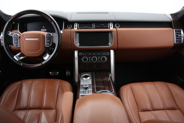Land Rover Range Rover 2017 SDV8 Autobiography / Panorama / ACC / Istuinviilennys / Meridian® / Nahat / - Tämä ja n.100 muuta ajoneuvoa myynnissä Raisiossa – löydä oma kulkuneuvosi tänään! Ota rohkeasti yhteyttä Vaihtoplus-myyntiin: 010 569 6211!