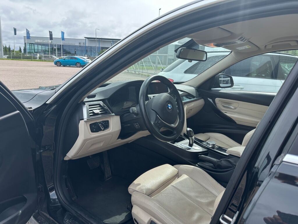 BMW 320 2018 F30 Sedan 320i A xDrive Business Exclusive / Neliveto / Nahat / Navi / Tutkat