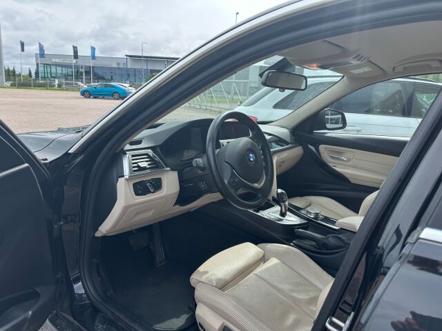 BMW 320 2018 F30 Sedan 320i A xDrive Business Exclusive / Neliveto / Nahat / Navi / Tutkat