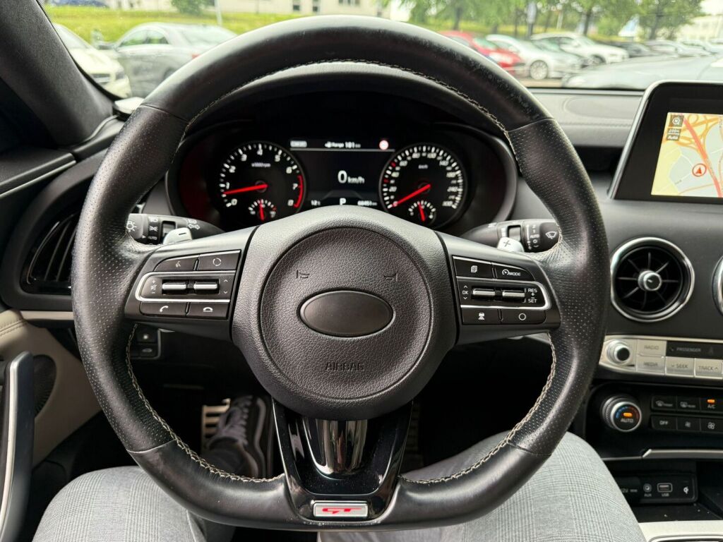 Kia Stinger 2018 3,3 T-GDI AWD GT A/T / HarmanKardon / Merkkarilla huollettu / Säädettävä putkisto / Ilmastoidut istuimet