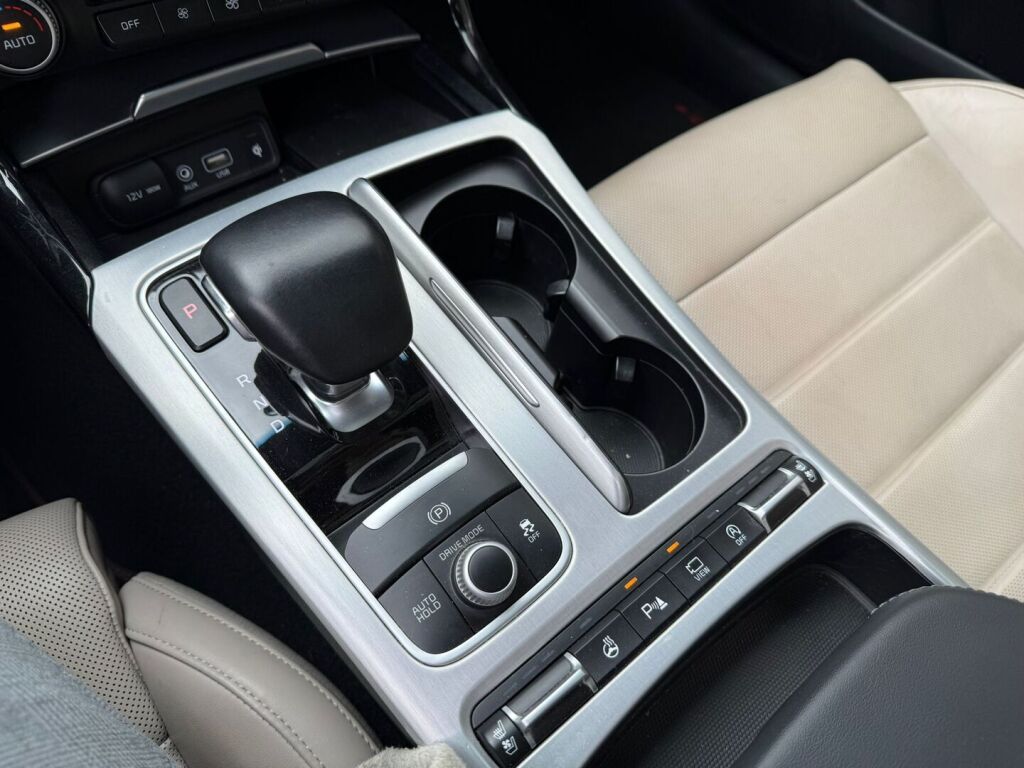 Kia Stinger 2018 3,3 T-GDI AWD GT A/T / HarmanKardon / Merkkarilla huollettu / Säädettävä putkisto / Ilmastoidut istuimet